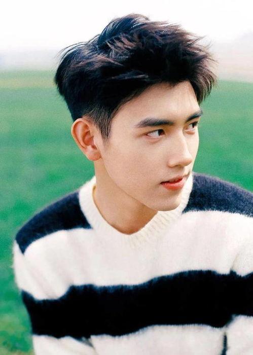 圈内人爆料龚俊张予曦,圈内人爆料，这对明星情侣甜蜜互动引关注