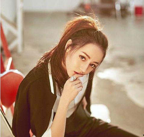 迪丽热巴朋友圈最新爆料,揭秘明星私生活幕后真相