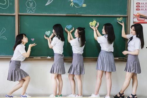 娱乐吃瓜酱女大学生毕业,娱乐吃瓜酱的青春回忆录