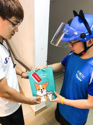 外卖员爆料宠物视频,宠物视频走红网络