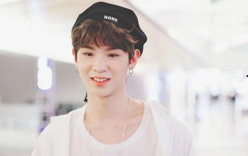 娱乐吃瓜君黄明昊,娱乐吃瓜界的“瓜王”崛起之路